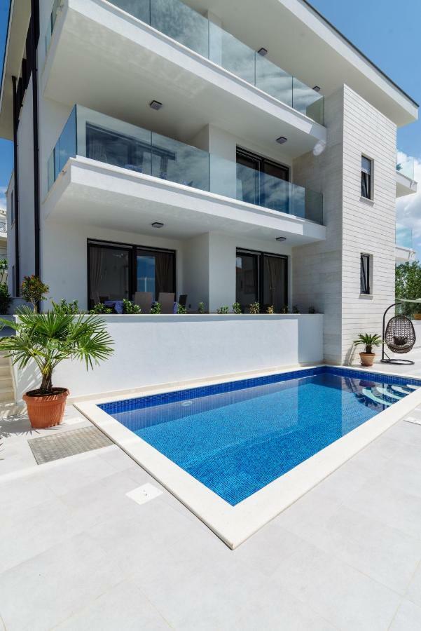 Apartments Villa Dalmatia Трогир Экстерьер фото